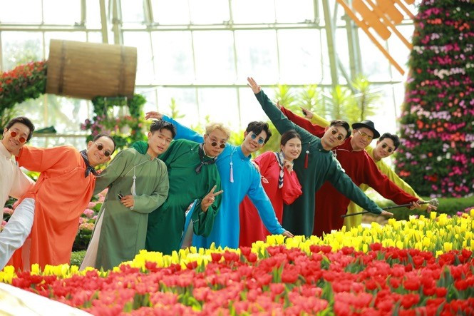 Suc hut cua “Vu tru Vin”: 6 ngay don hon 11 trieu luot khach-Hinh-6