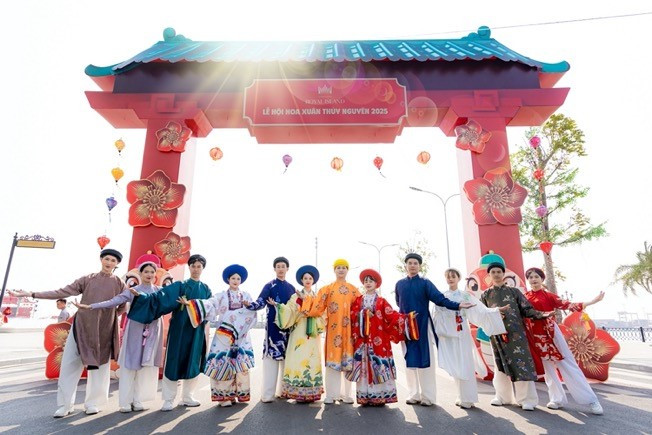 Suc hut cua “Vu tru Vin”: 6 ngay don hon 11 trieu luot khach-Hinh-3