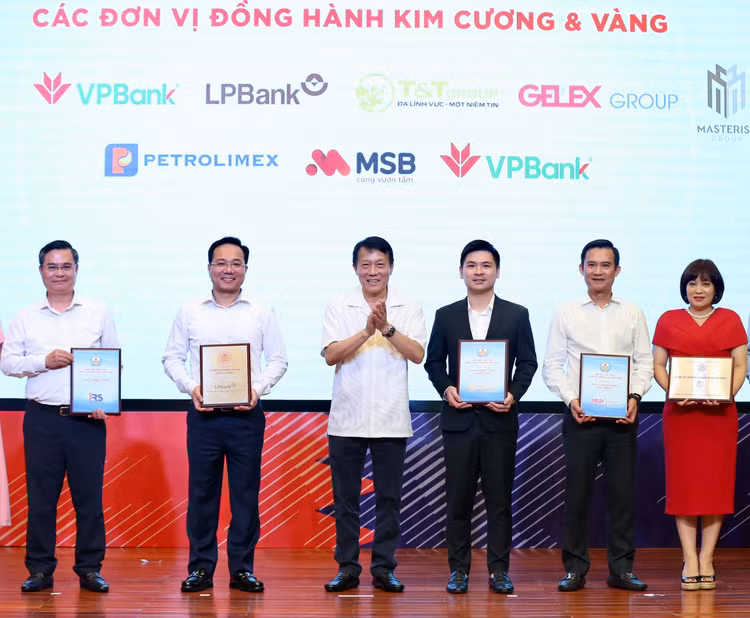 Bong ban CAND - T&T ve nhat toan doan 14 huy chuong vang-Hinh-2