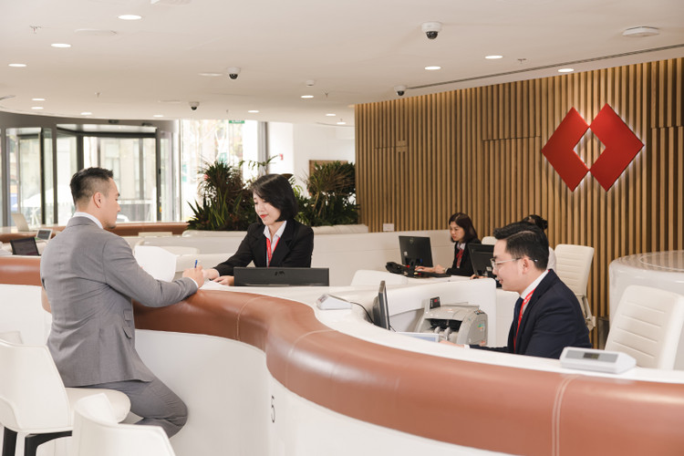 Techcombank duoc S&P Global Ratings xep hang “BB-” va trien vong “on dinh”-Hinh-2