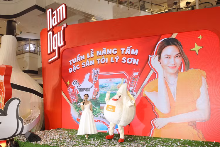 Dong hanh cung ba con nong dan, Nam Ngu quang ba dac san toi Ly Son-Hinh-5