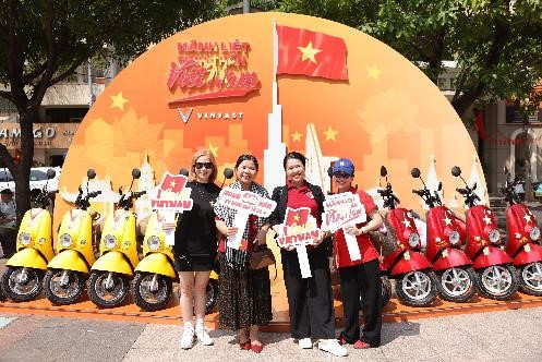 Nguoi dan TP HCM hao hung “check in” tai trien lam “50 Hanh trinh - Mot Tuong lai Xanh”