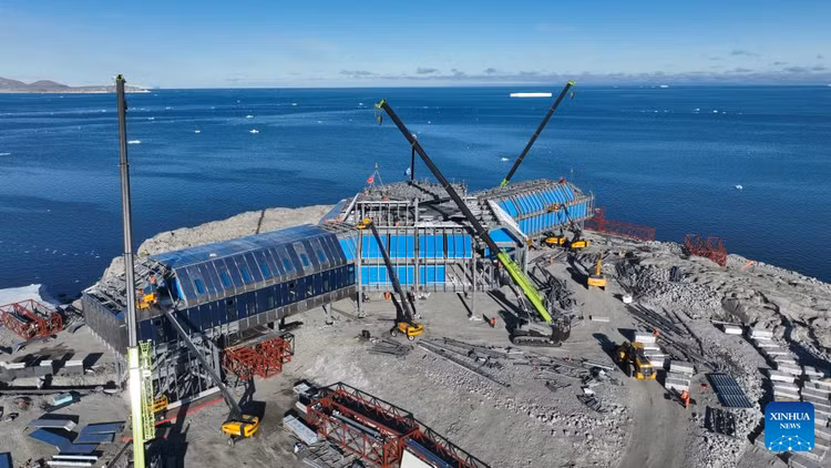 Công trình có kết cấu thép lắp ráp, sử dụng công nghệ thông minh và liên lạc vệ tinh.(Ảnh: Xinhua)