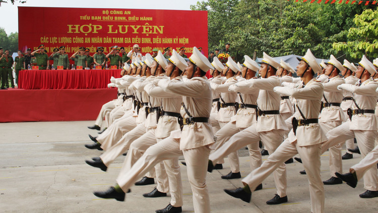 San sang cho le dieu binh ky niem 50 nam giai phong mien Nam-Hinh-4