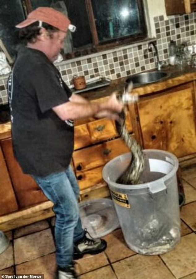 Nua dem nghe tieng dong la, kinh hai thay 