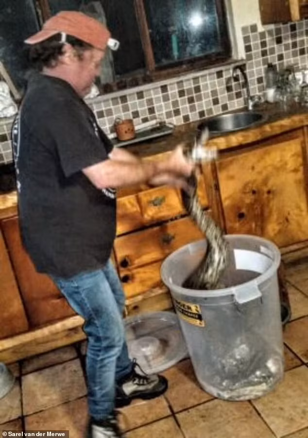 Nua dem nghe tieng dong la, kinh hai thay 