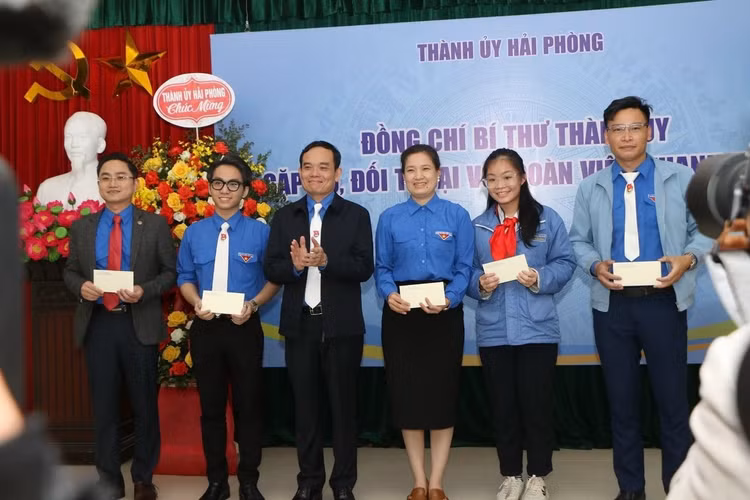 Nam giảng viên nghỉ dạy về làm nông nghiệp sạch, thu hàng chục tỷ mỗi năm - Hình 6 Nam giang vien nghi day ve lam nong nghiep sach, thu hang chuc ty moi nam-Hinh-6