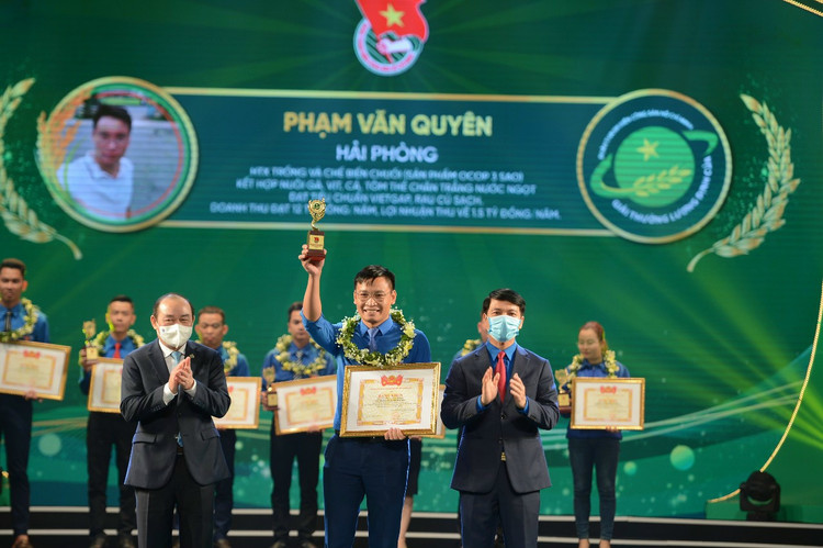 Nam giang vien nghi day ve lam nong nghiep sach, thu hang chuc ty moi nam-Hinh-14