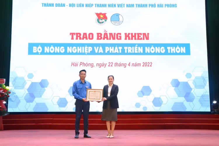 Nam giảng viên nghỉ dạy về làm nông nghiệp sạch, thu hàng chục tỷ mỗi năm - Hình 13 Nam giang vien nghi day ve lam nong nghiep sach, thu hang chuc ty moi nam-Hinh-13