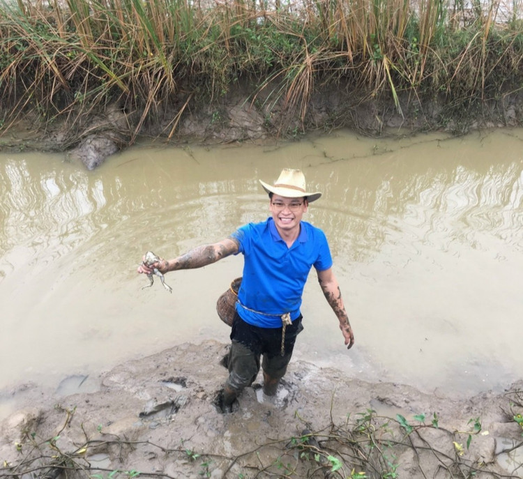 Nam giang vien nghi day ve lam nong nghiep sach, thu hang chuc ty moi nam-Hinh-2