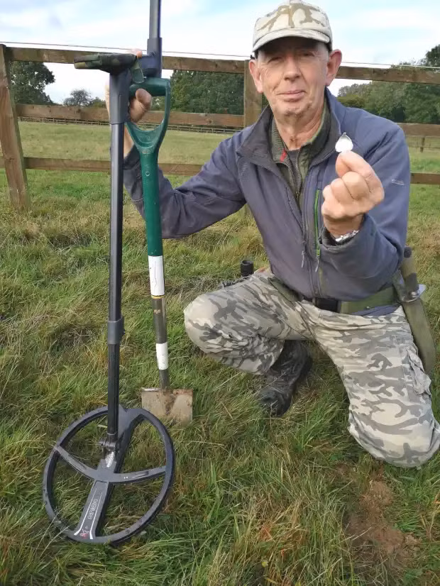 Dung trung 'kho bau' khi dang do kim loai tren canh dong-Hinh-3