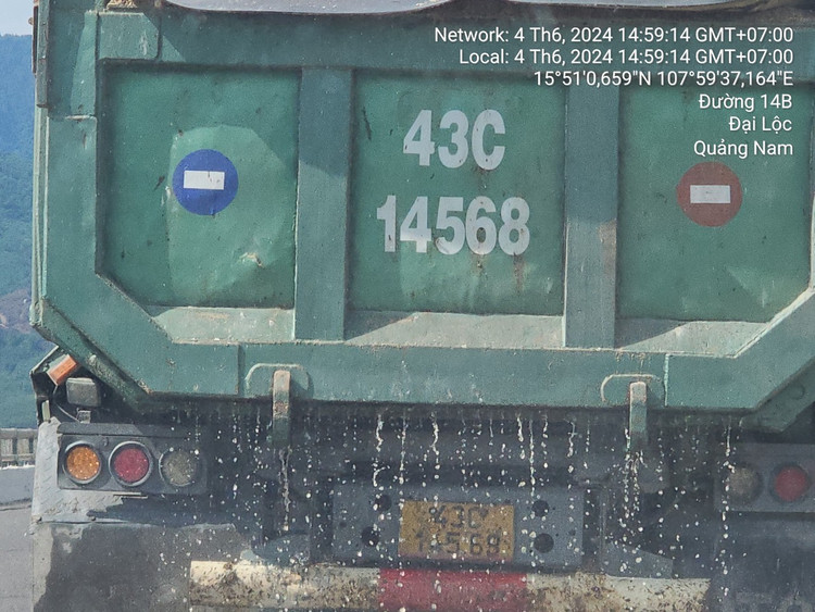 Quang Nam: Xe cho cat uot “vo tu” luu thong tren quoc lo 14B-Hinh-9