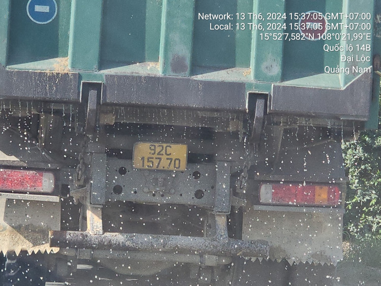 Quang Nam: Xe cho cat uot “vo tu” luu thong tren quoc lo 14B-Hinh-5