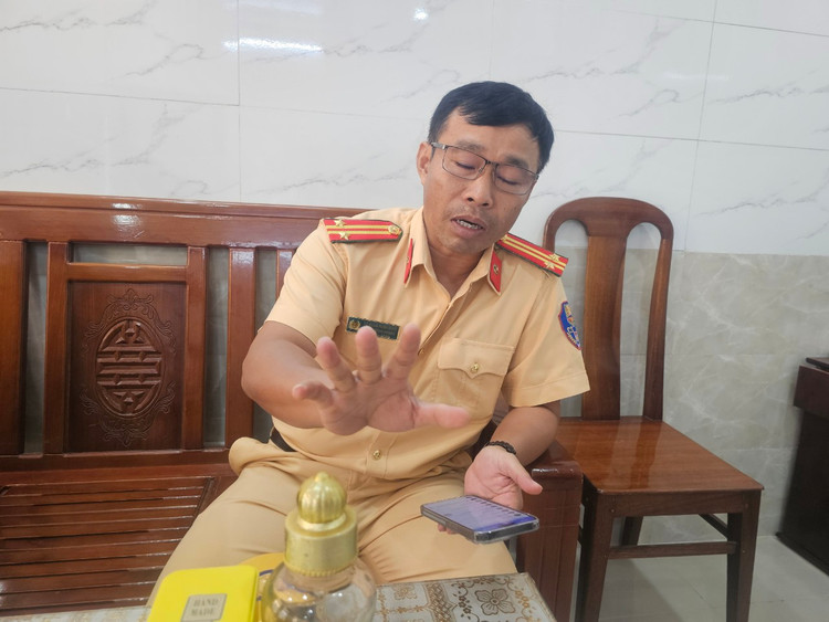 Quang Nam: Xe cho cat uot “vo tu” luu thong tren quoc lo 14B-Hinh-11