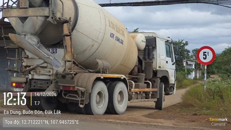 Xe be tong Thanh Cong phot lo bien cam, “buc tu” duong dan sinh-Hinh-12