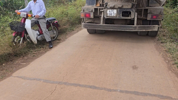 Xe be tong Thanh Cong phot lo bien cam, “buc tu” duong dan sinh-Hinh-5