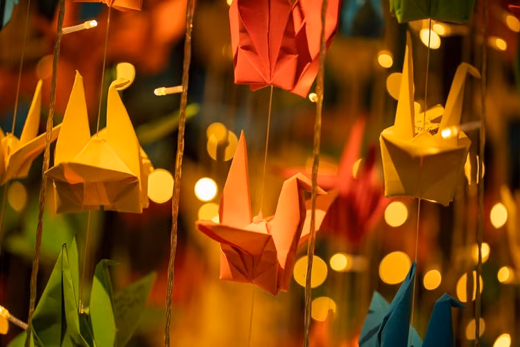 Nha hang trang tri thong tre, hac giay thu hut khach mua Giang sinh-Hinh-8