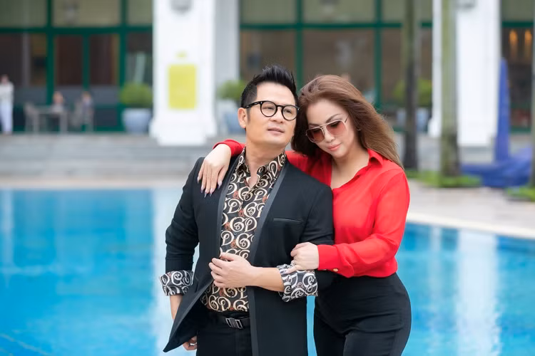 Minh Tuyet “hao hung” hoi ngo cung 2 “nguoi tinh” san khau-Hinh-5