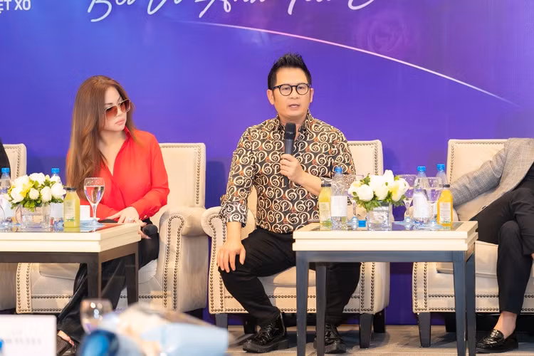 Minh Tuyet “hao hung” hoi ngo cung 2 “nguoi tinh” san khau-Hinh-4