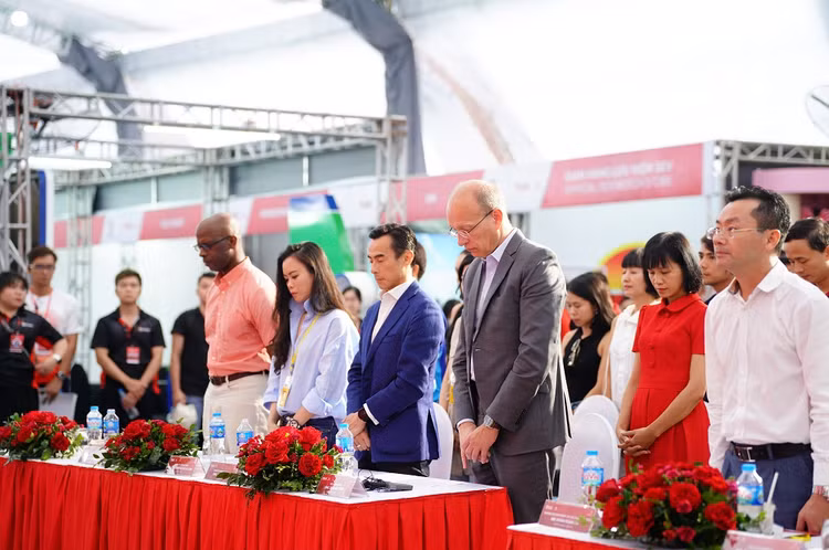 Ha Noi Marathon Techcombank 2023: Chia se trach nhiem cong dong