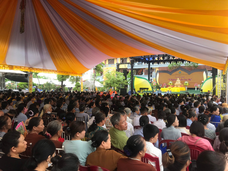 Lễ hội Vu Lan báo hiếu 2023: Tri ân gia đình có công với cách mạng - Hình 8 Le hoi Vu Lan bao hieu 2023: Tri an gia dinh co cong voi cach mang-Hinh-8