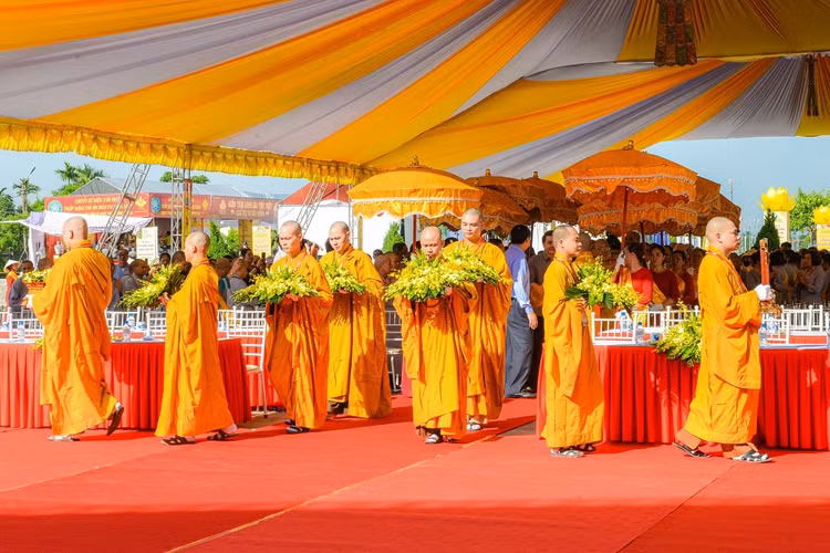 Le hoi Vu Lan bao hieu 2023: Tri an gia dinh co cong voi cach mang