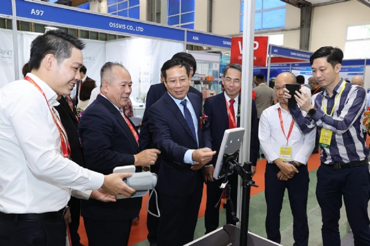 Vietnam Medi-Pharm 2023: Giới thiệu nhiều sản phẩm công nghệ y học tiên tiến Vietnam Medi-Pharm 2023: Gioi thieu nhieu san pham cong nghe y hoc tien tien