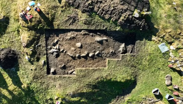 Khai quat mo co, bat ngo tim duoc kho bau ky la-Hinh-5