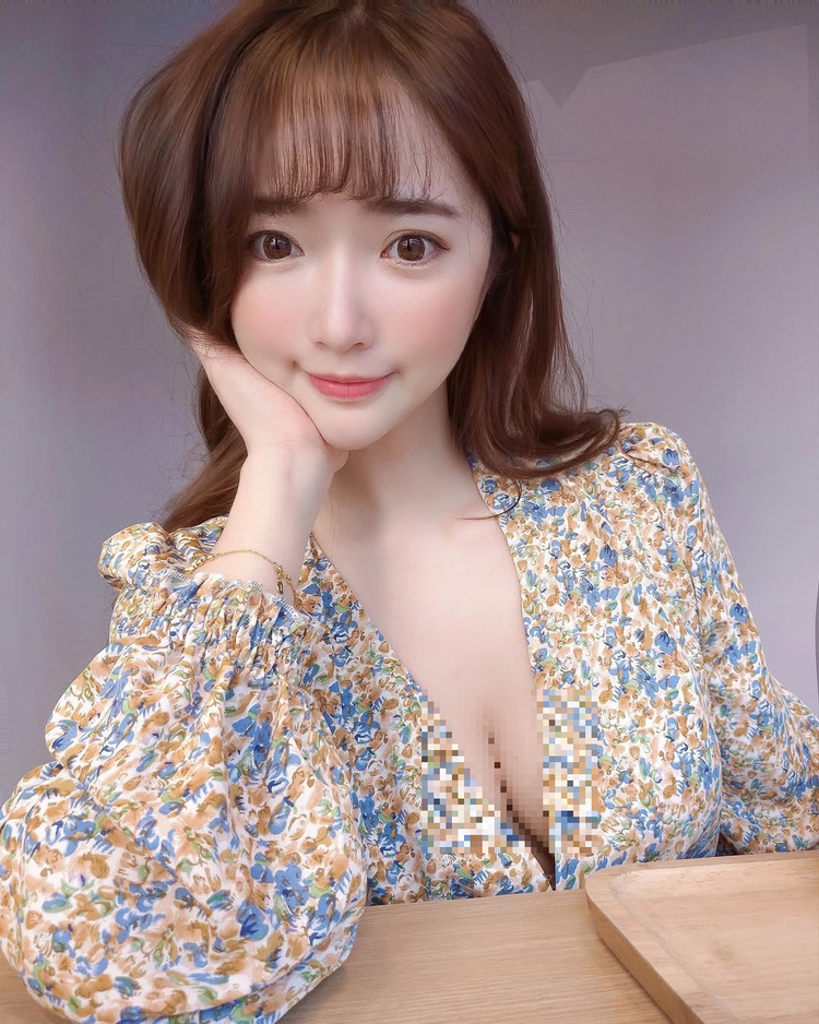 Nu streamer xinh nhu hotgrirl bat ngo 