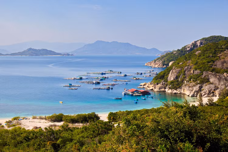 Chao ngay doi 5/5, Vietjet tung hang trieu ve bay giam den 55%-Hinh-4