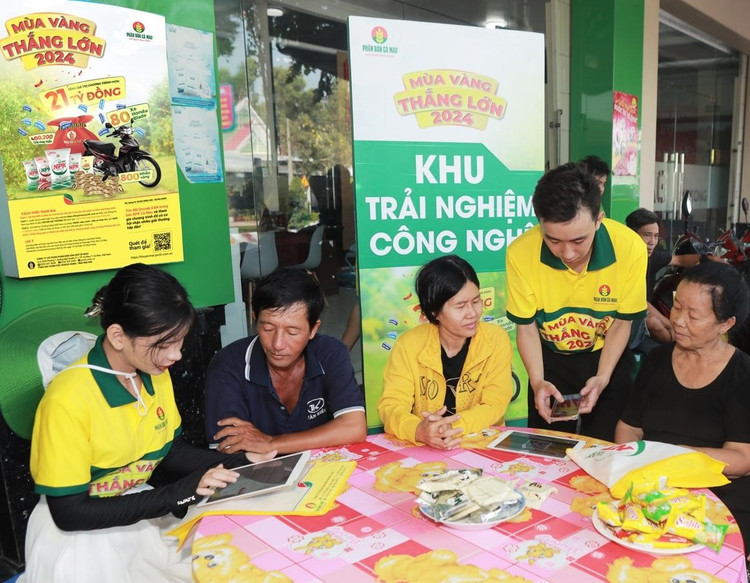 Doan Roadshow “mua vang thang lon 2024” mang niem vui trai khap moi mien