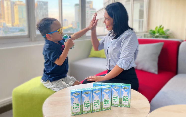 Sua Tuoi Tuoi Sach NutiMilk dinh duong chuan cao chao san voi dien mao bat mat-Hinh-4