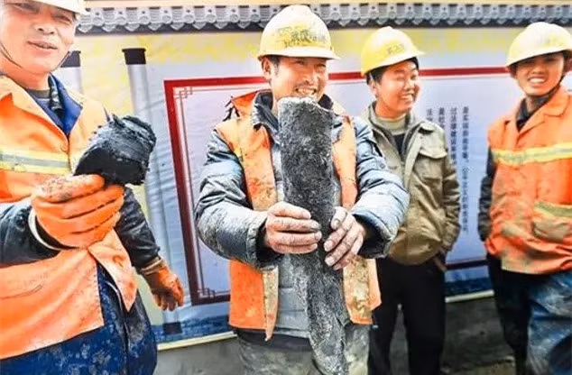 Dao duoc khuc go la, chuyen gia nhan dinh “bao vat” kho kiem-Hinh-4