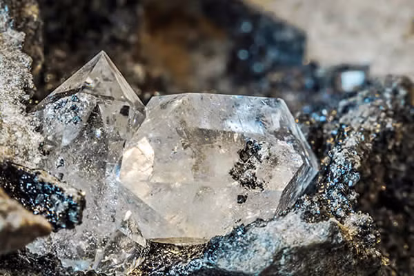 Dao duoc khoi da phat sang, bat ngo phat hien “kho bau” 300 nam tuoi-Hinh-2