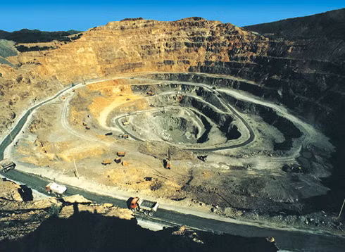 Dao duoc khoi da phat sang, bat ngo phat hien “kho bau” 300 nam tuoi-Hinh-3