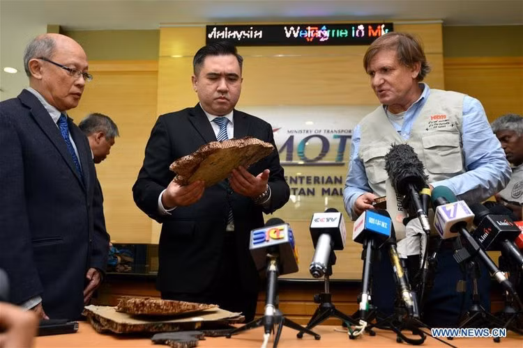 Ngu dan keo duoc vat the la: Lo chi tiet gay soc ve chuyen MH370?-Hinh-7