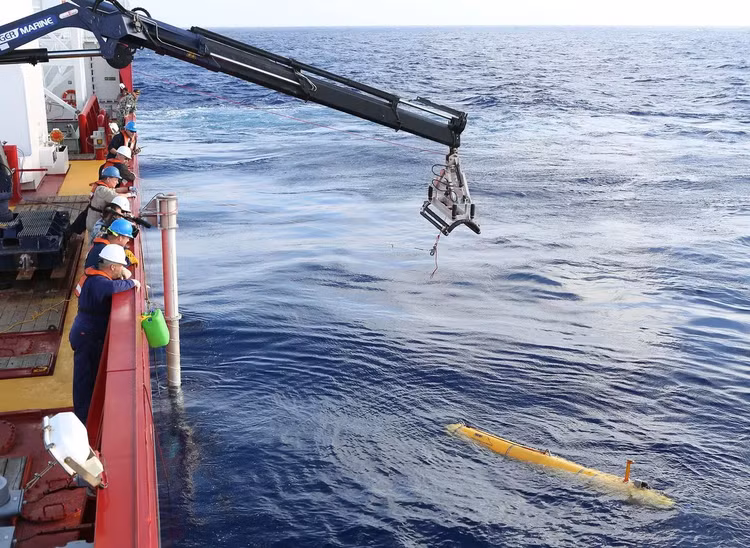 Ngu dan keo duoc vat the la: Lo chi tiet gay soc ve chuyen MH370?-Hinh-2