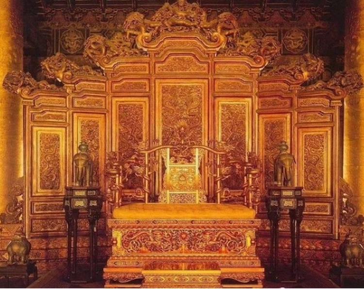 Dao trung khuc go hon 25m, canh sat lap tuc phong toa hien truong vi...-Hinh-4