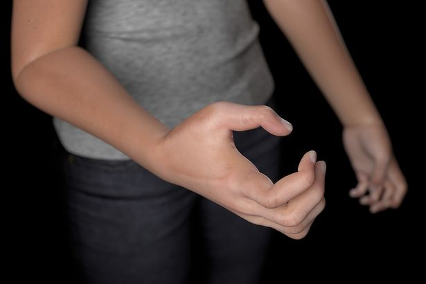 Kasun Ratnayake, chuyên gia thuộc Đại học Toledo, cũng cho biết cơ thể con người có thể thay đổi để hạn chế lượng ánh sáng gây hại cho mắt. Điều này có thể dẫn đến mí mắt thứ hai.