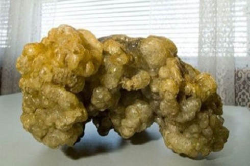 Vot duoc 'vang noi' dat vao bo bien, thanh nien chop mat doi doi-Hinh-7