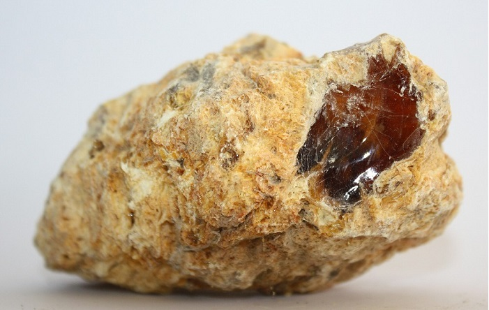 Vot duoc 'vang noi' dat vao bo bien, thanh nien chop mat doi doi-Hinh-5