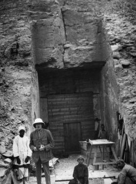 4 điều ít biết về việc khai quật lăng mộ Pharaoh Tutankhamun - Hình 3 4 dieu it biet ve viec khai quat lang mo Pharaoh Tutankhamun-Hinh-3