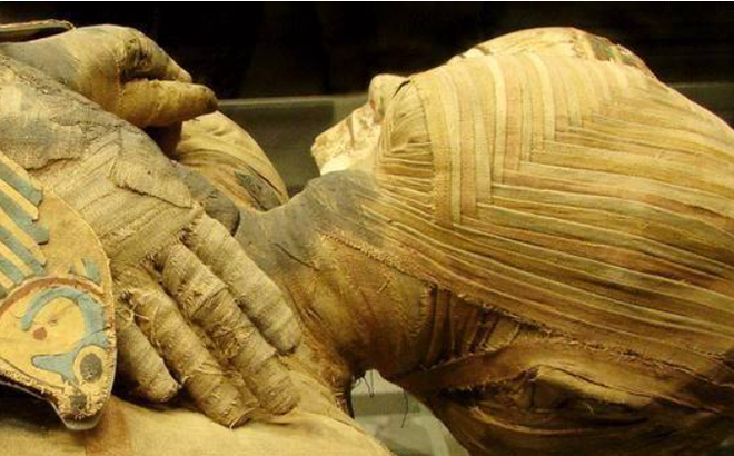 Xac uop 2.500 tuoi co nhip tim, nghi nguoi ngoai hanh tinh 