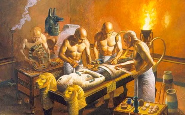 Xac uop 2.500 tuoi co nhip tim, nghi nguoi ngoai hanh tinh 