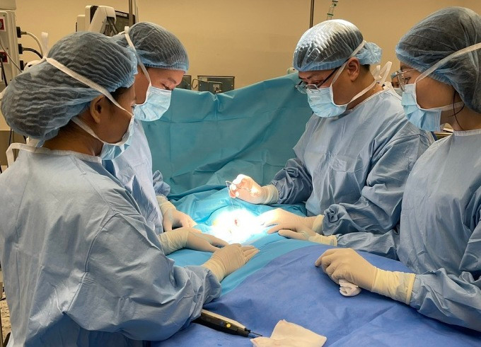 Uong nham nuoc tro tau, be 3 tuoi phai cat toan bo thuc quan