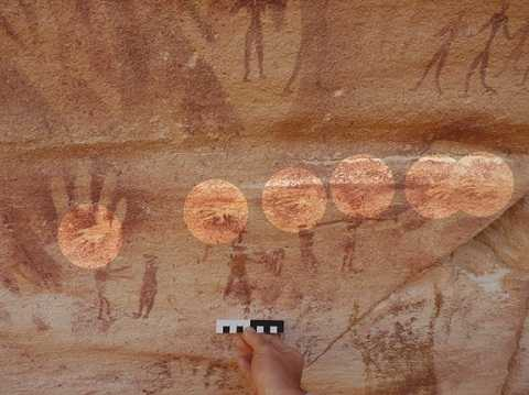 Dau tay ti hon bi an trong hang da 8.000 nam o Sahara-Hinh-3