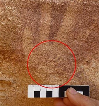 Dau tay ti hon bi an trong hang da 8.000 nam o Sahara-Hinh-12