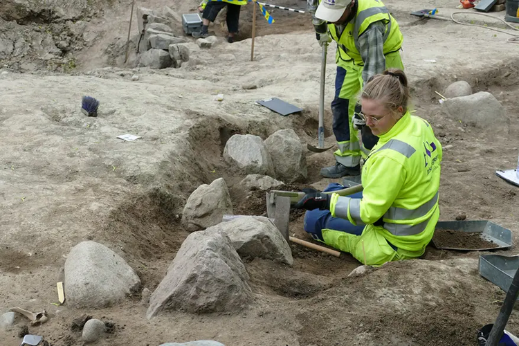 Bi an hai cot ngan nam ngu yen trong “con thuyen chet choc