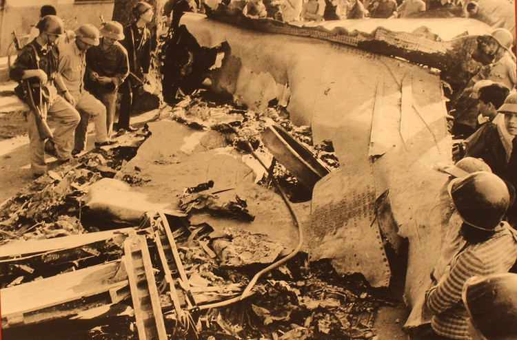 Chum anh vo gia: Ha Noi 12 ngay dem - Ruc ro chien cong-Hinh-17