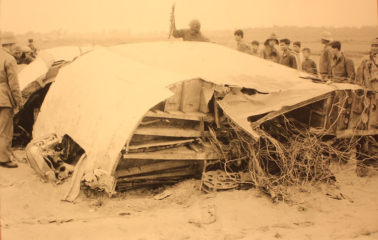 Chum anh vo gia: Ha Noi 12 ngay dem - Ruc ro chien cong-Hinh-16